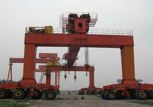 100t-9.2m輪胎式起重機